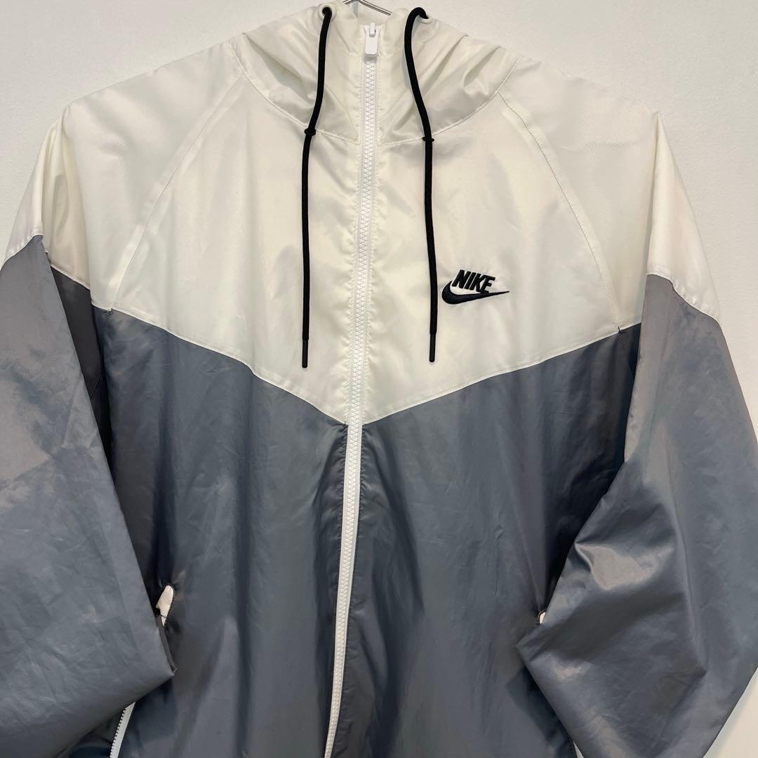 Nikeフード付きナイロンジャケットホワイト／グレー 値下げ可能