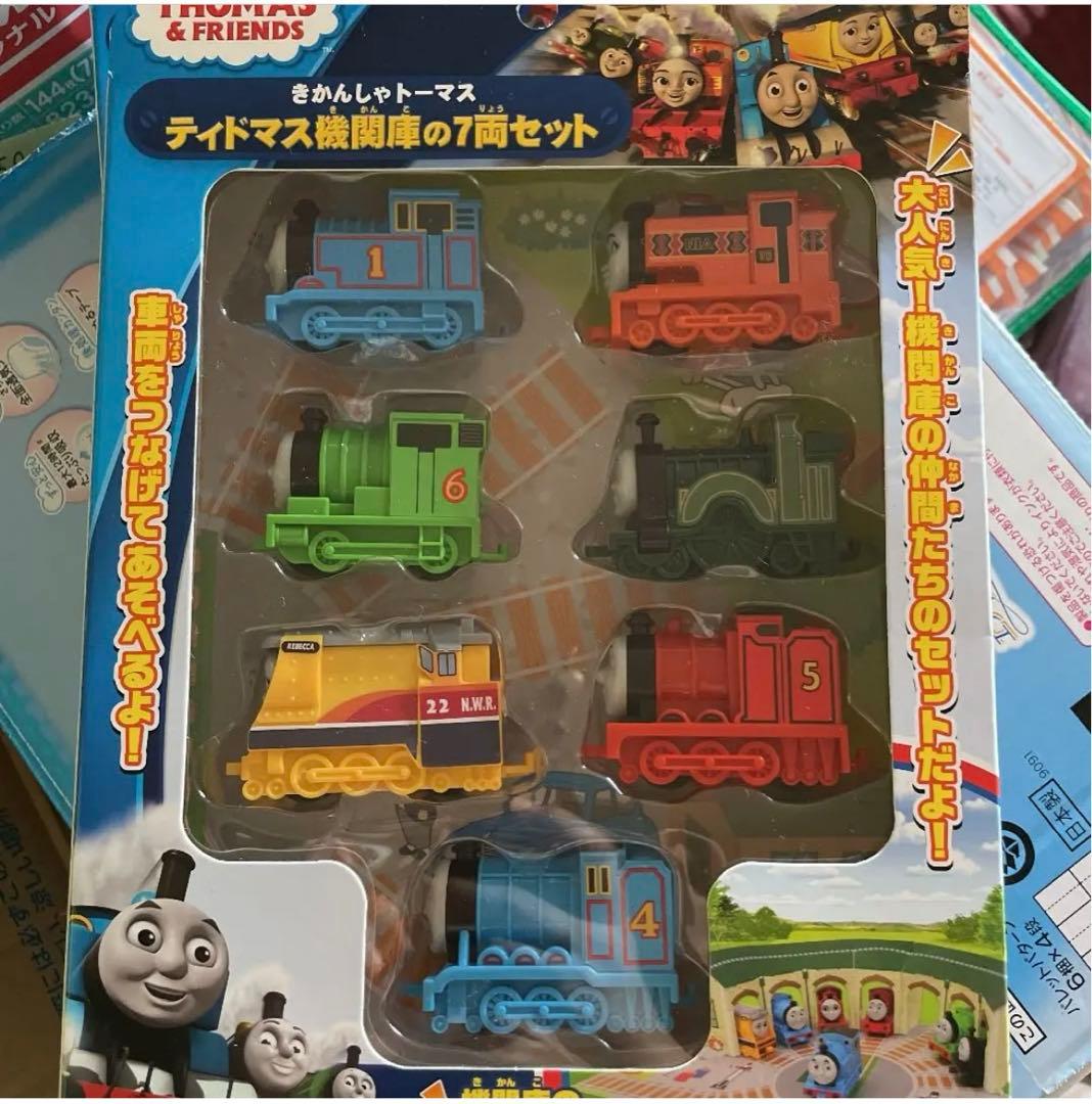 機関車トーマス ティドマス機関庫7両セット - メルカリ