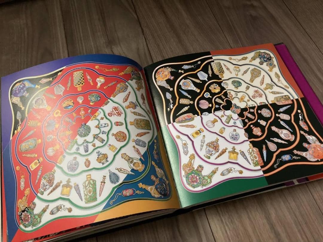 希少 The Hermes Carre エルメス スカーフ カレ デザイン 洋書 - メルカリ