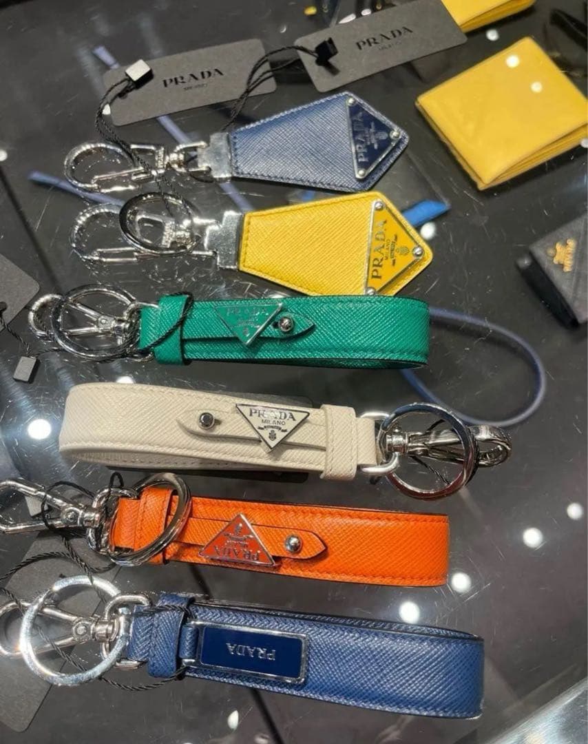 専用☆新品☆保存袋付☆プラダ☆2025春夏ー秋冬限定☆ダークグリーン