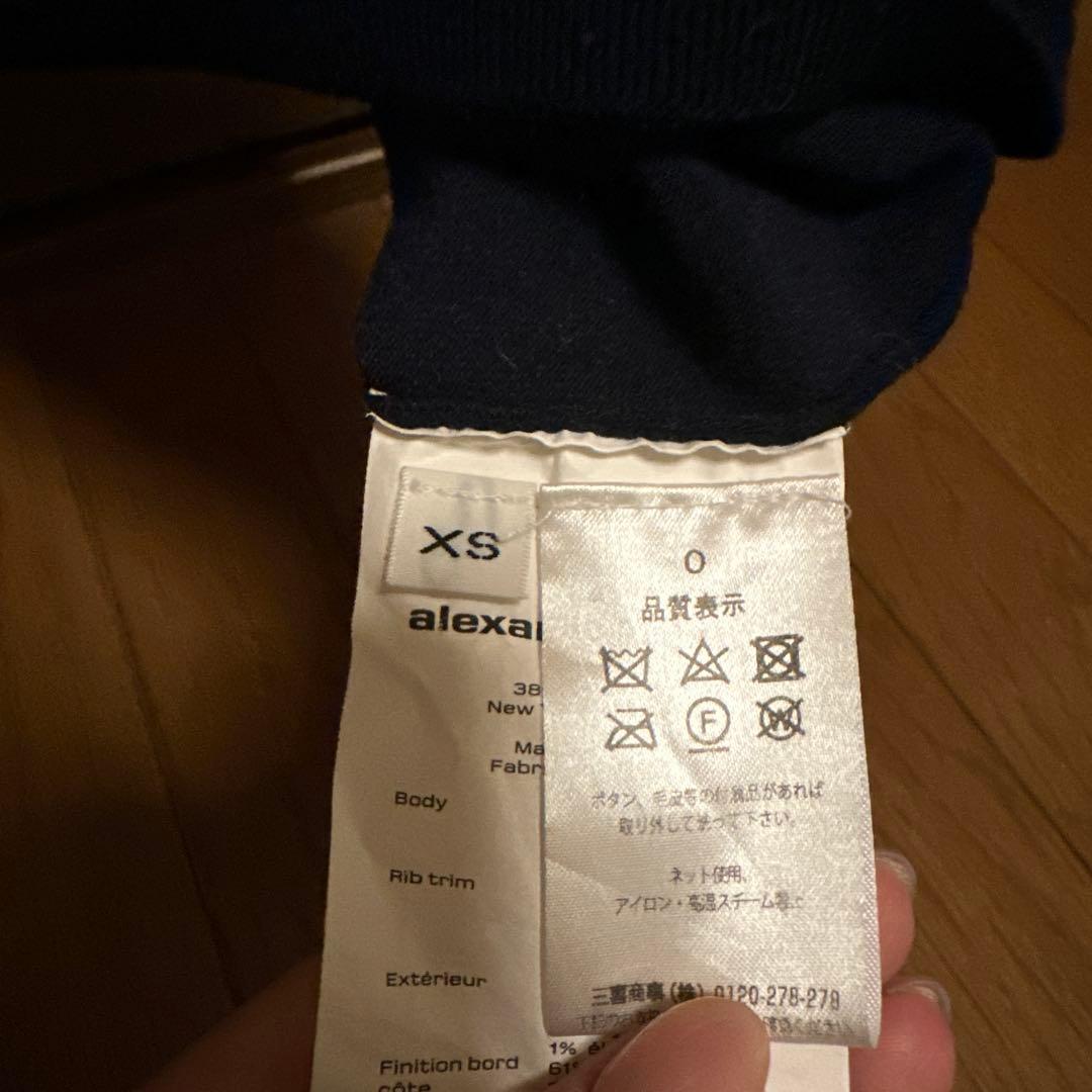 twiceモモ色違い 着用ハイネックミニワンピース ネイビー