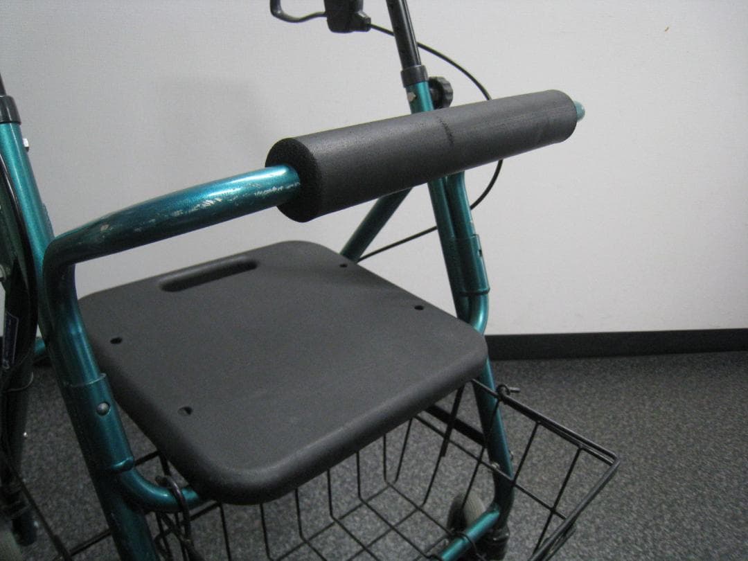 カワムラサイクル】四輪歩行車 KW20 グリーン バスケット付き