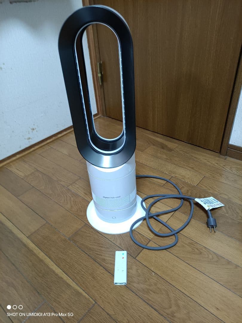 Dyson AM09 電気セラミックファンヒーター&送風 リモコン付き Dyson AM09 電気セラミックファンヒーター&送風 リモコン付き Dyson