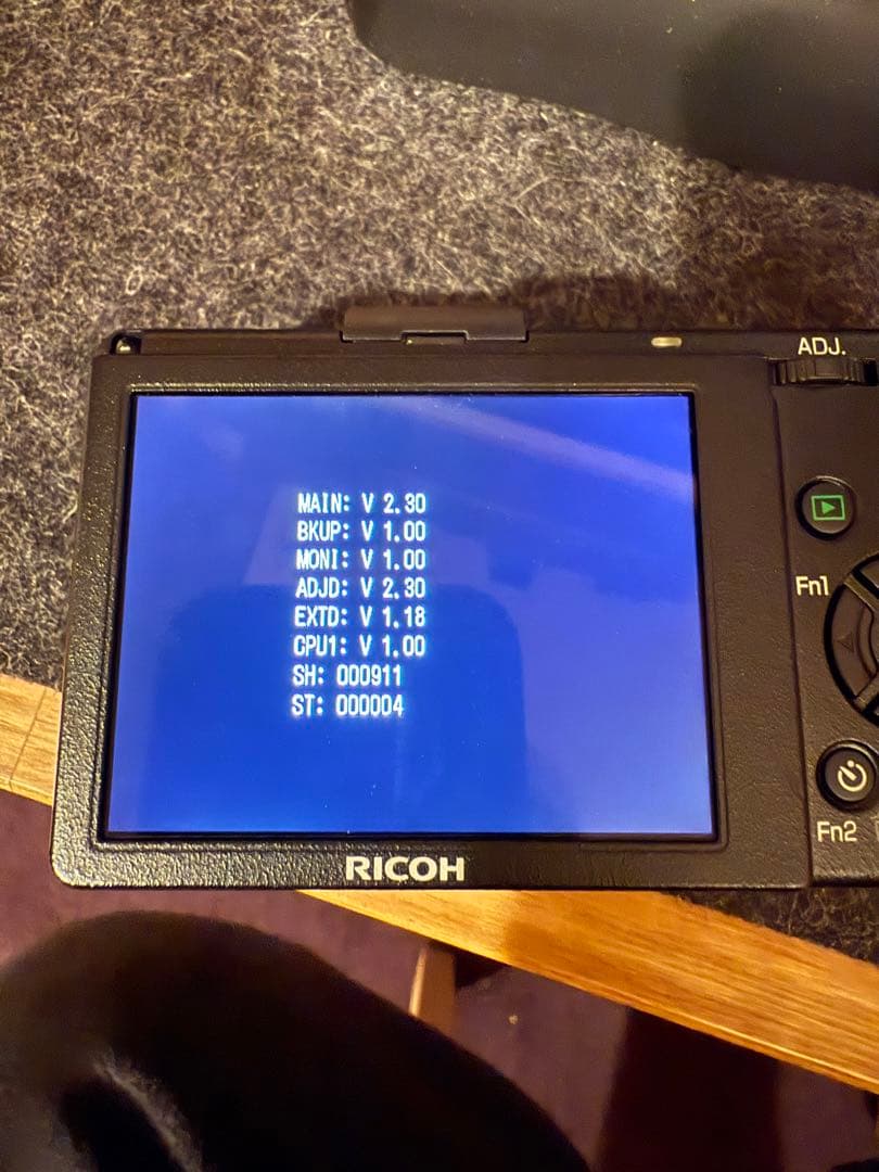 ショット数911回】 RICOH GR DIGITAL III + GC-4 - メルカリ