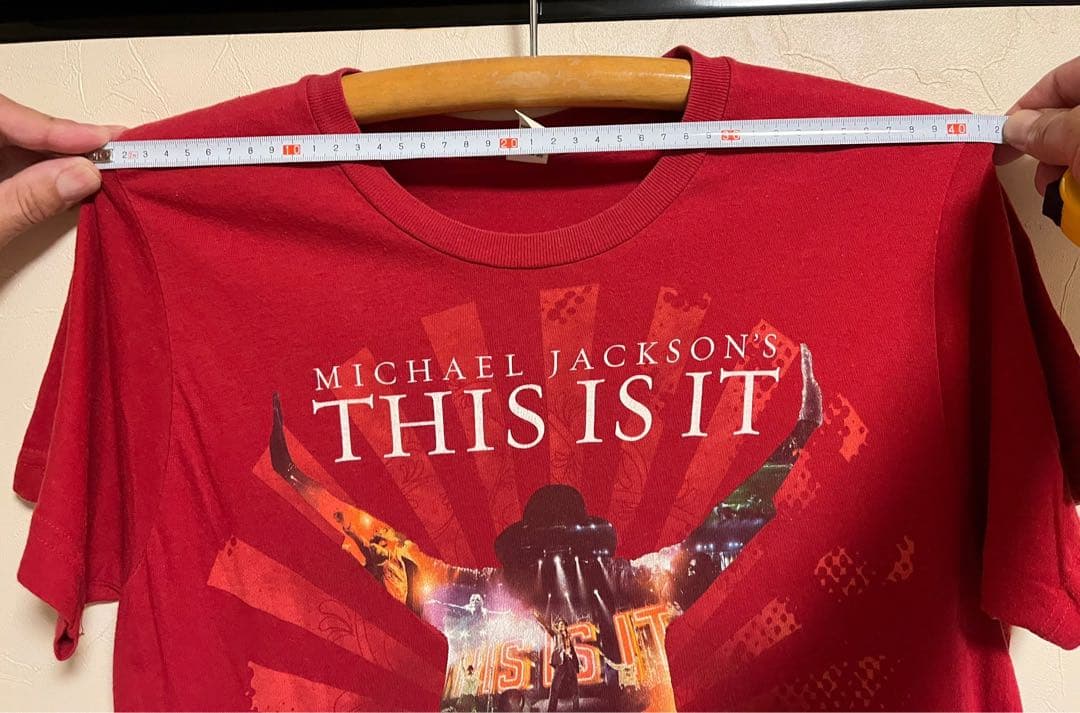 マイケル・ジャクソン「This is it」赤Tシャツ - メルカリ