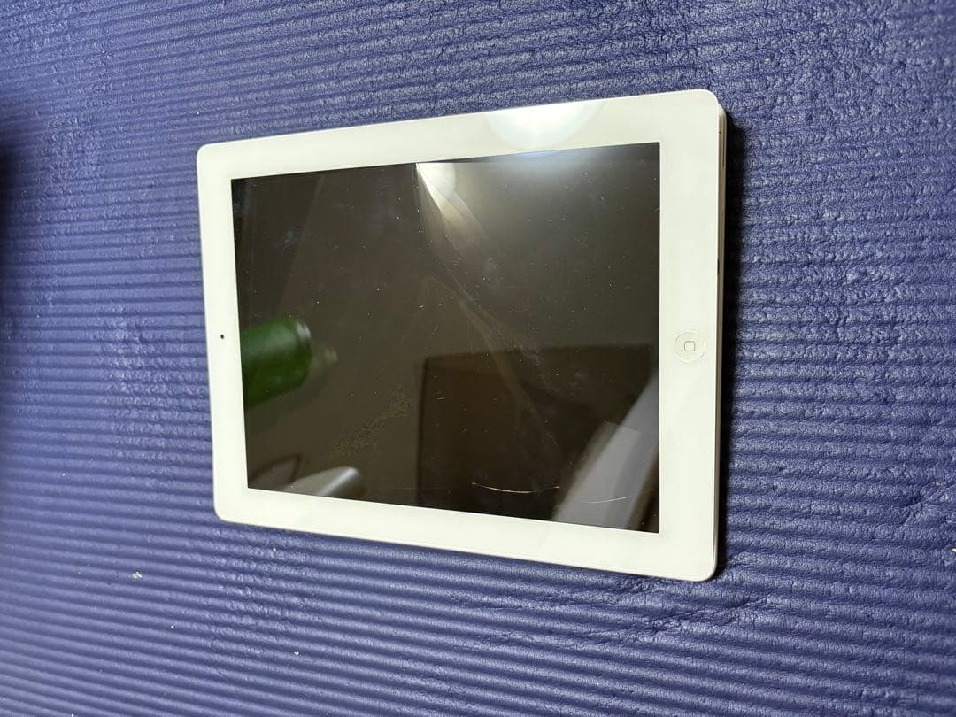 ジャンク品】 iPad ホワイト スクリーン 膨らみ 傷あり - メルカリ