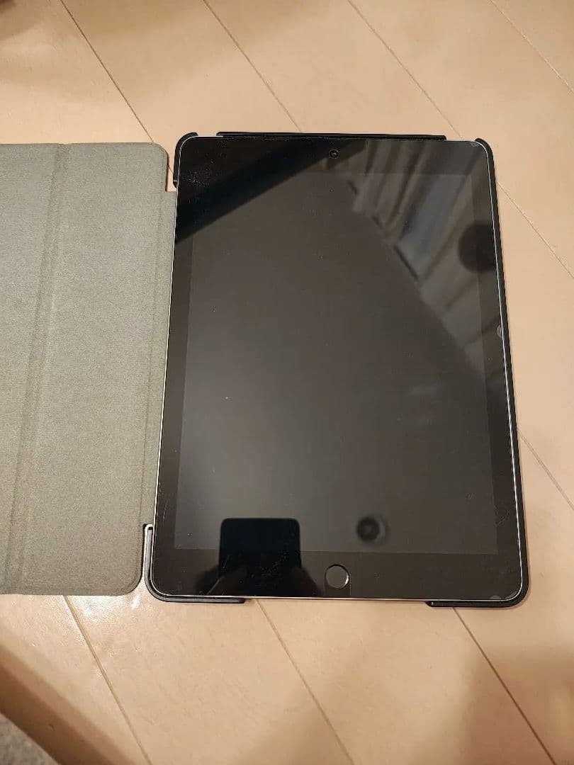 iPad Wi-Fi + Cellularシルバー 初期化済み 動作確認OK 動作確認・初期化済み】美品 電池93％ Apple iPad 第7世代 Wi-Fi 128GB