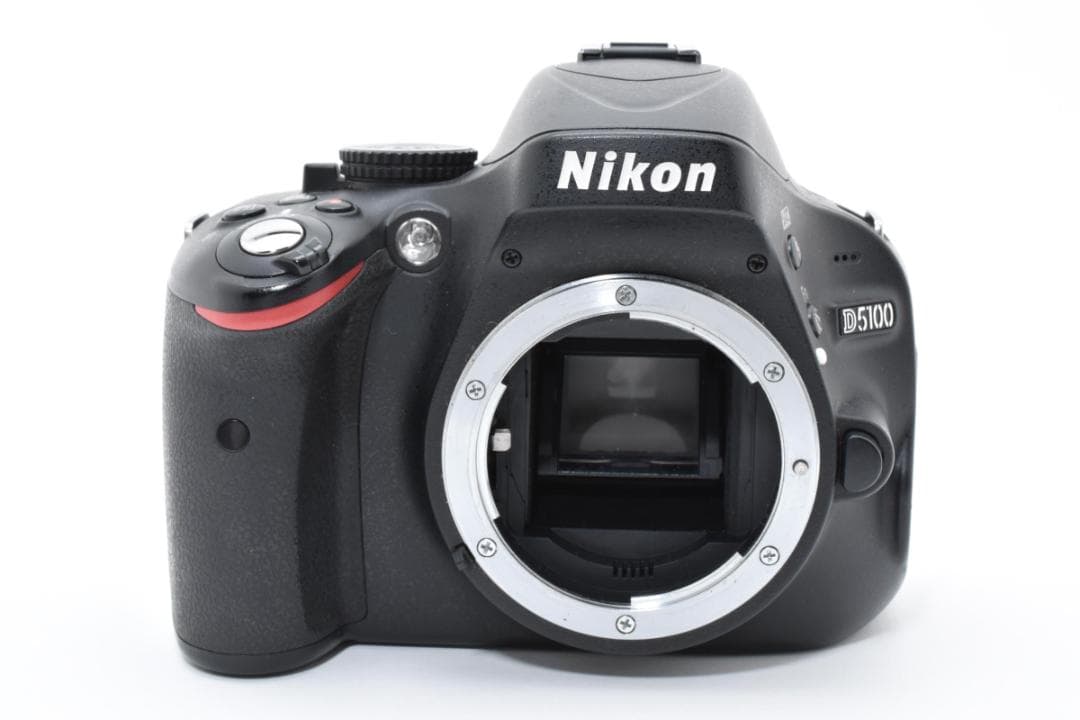 ■美品■ニコン　Nikon D5100 ボディ《ショット数1939回》