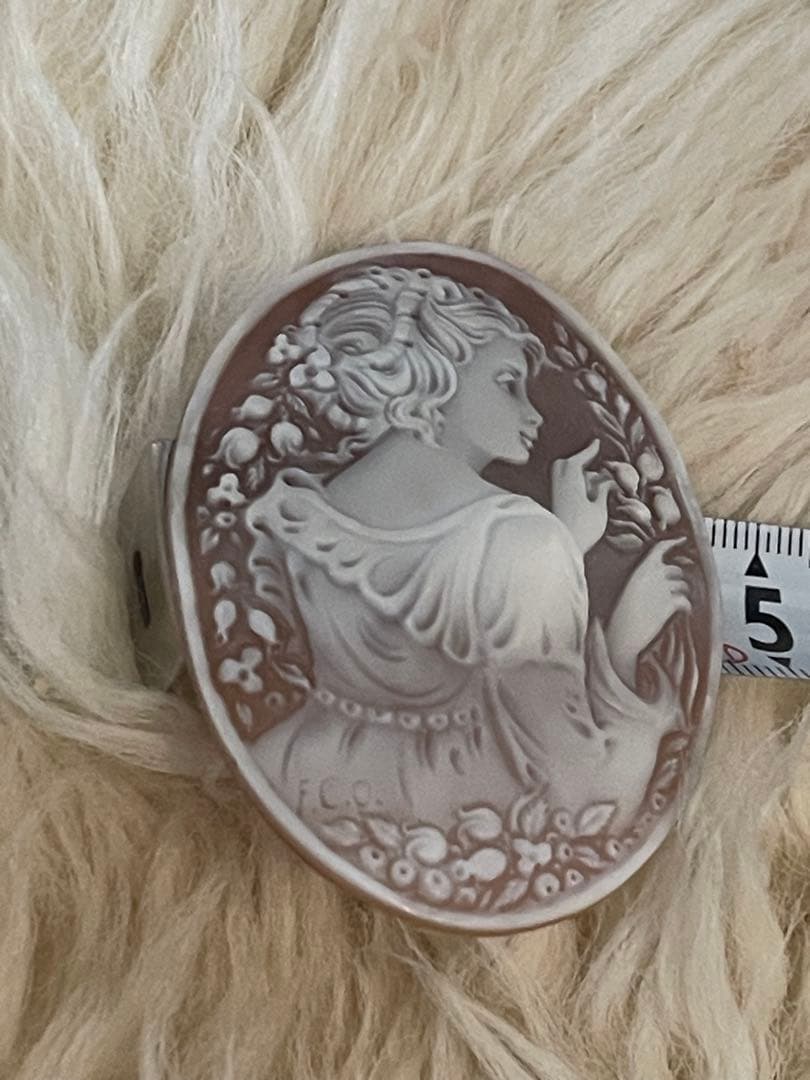 新品】FCO氏作 女性彫刻 高級シェルカメオルース 60mm×45mm