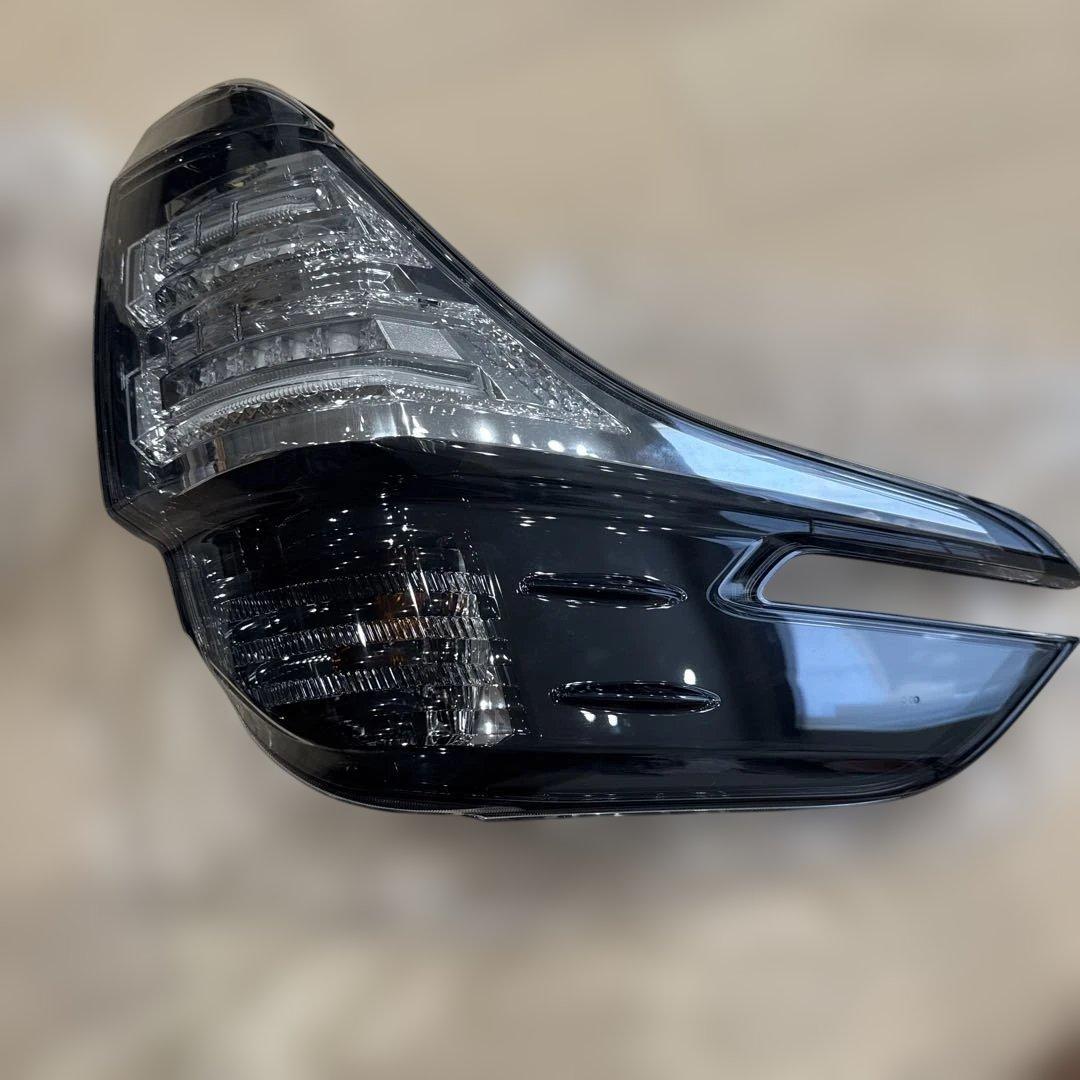 トヨタヴェルファイア30系前期 純正テールランプ 左右セット Koito製