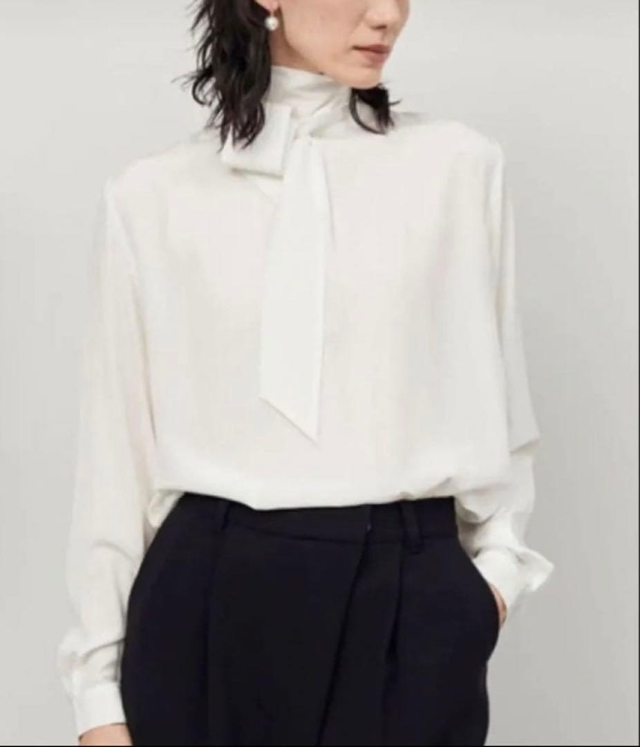 シルクストレッチボウタイブラウス SOEJU ソージュ - メルカリ