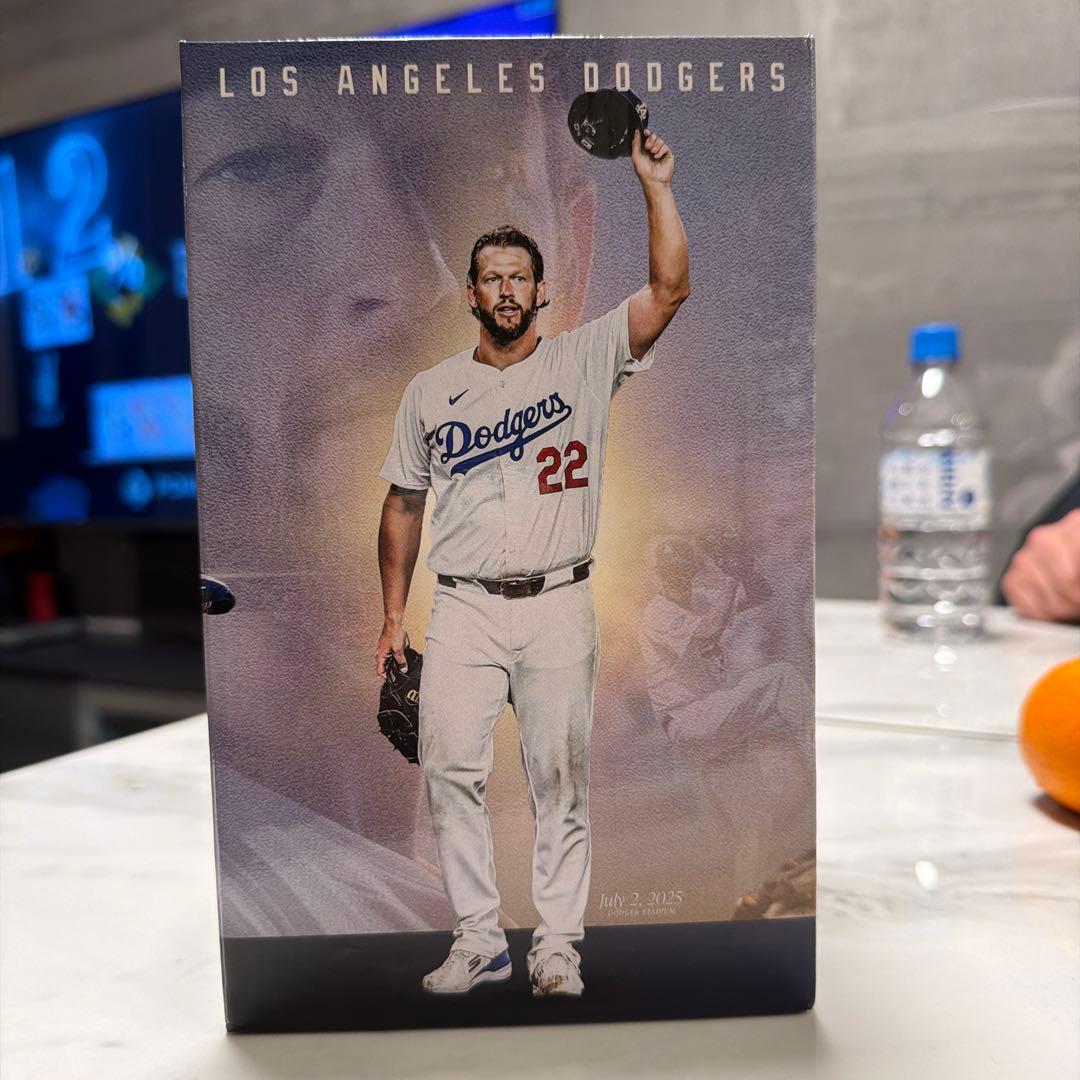 クレイトン・カーショウ　ボブルヘッド　3000K記念 ゴールド仕様】カーショー 3000奪三振記念ボブルヘッド - メルカリ