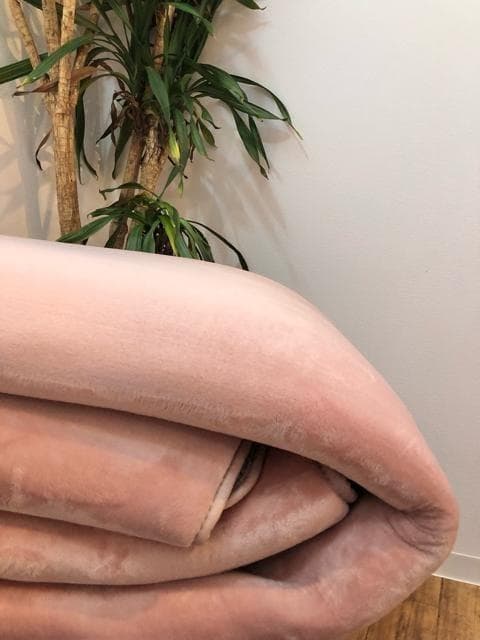 新品☆185×280cmピンク系♪なめらかボアラグ分厚いウレタン入ラグ〇