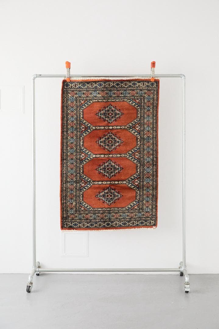 ヴィンテージラグ　トライバルラグ　パキスタン産（121×77cm）橙　茶　サンド ヴィンテージラグ トライバルラグ パキスタン産（121×77cm）橙 茶