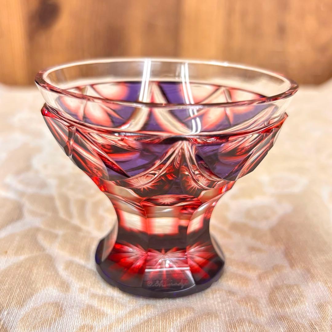 薩摩切子 二色衣 島津薩摩切子 二色被せガラス 切子 猪口脚付盃 瑠璃金赤 楽天市場】薩摩切子 二色猪口 大 cut208 ルリ金赤 二色衣 二色被せ