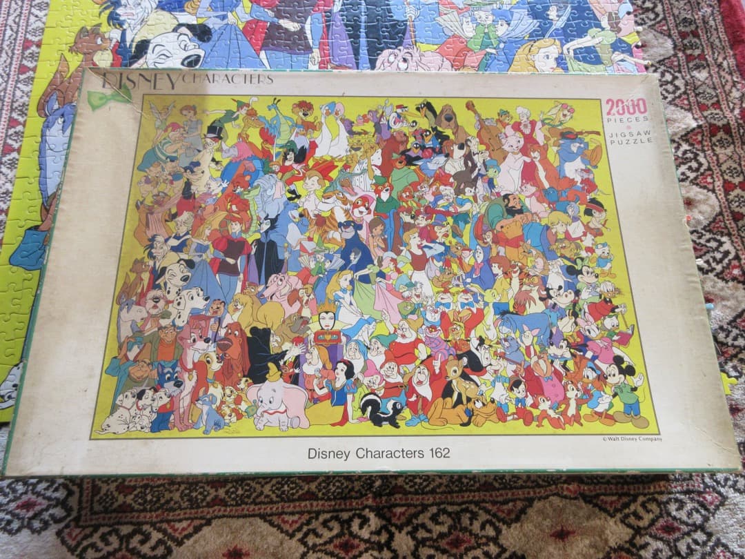 ジグゾーパズル『ディズニーキャラクター162大集合』2000ピース【中古