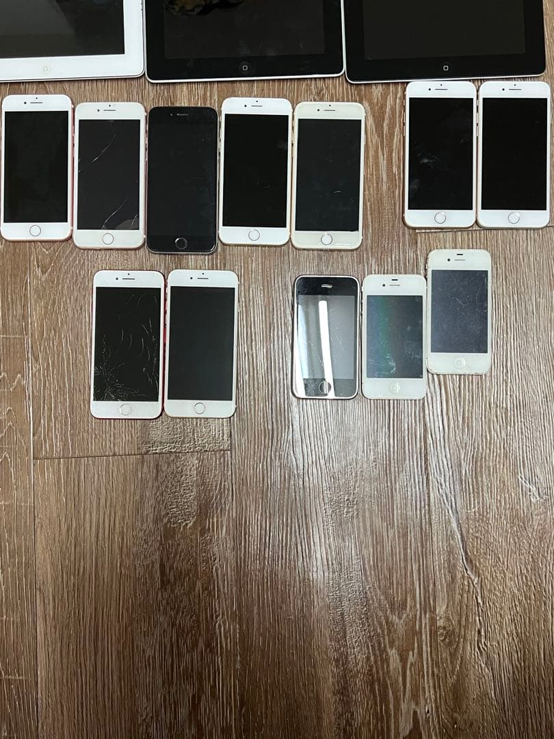 スマホ　iPhone ipad まとめ 18台　部品取り用 《ジャンク》