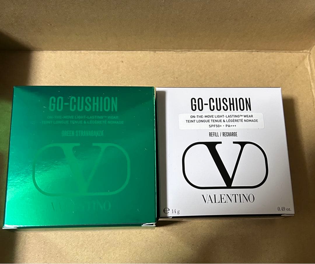 VALENTINO GOクッションファンデ　グリーンケースセット　新品未開封 ヴァレンティノの新色リップをスウォッチ！ グリーンのクッション