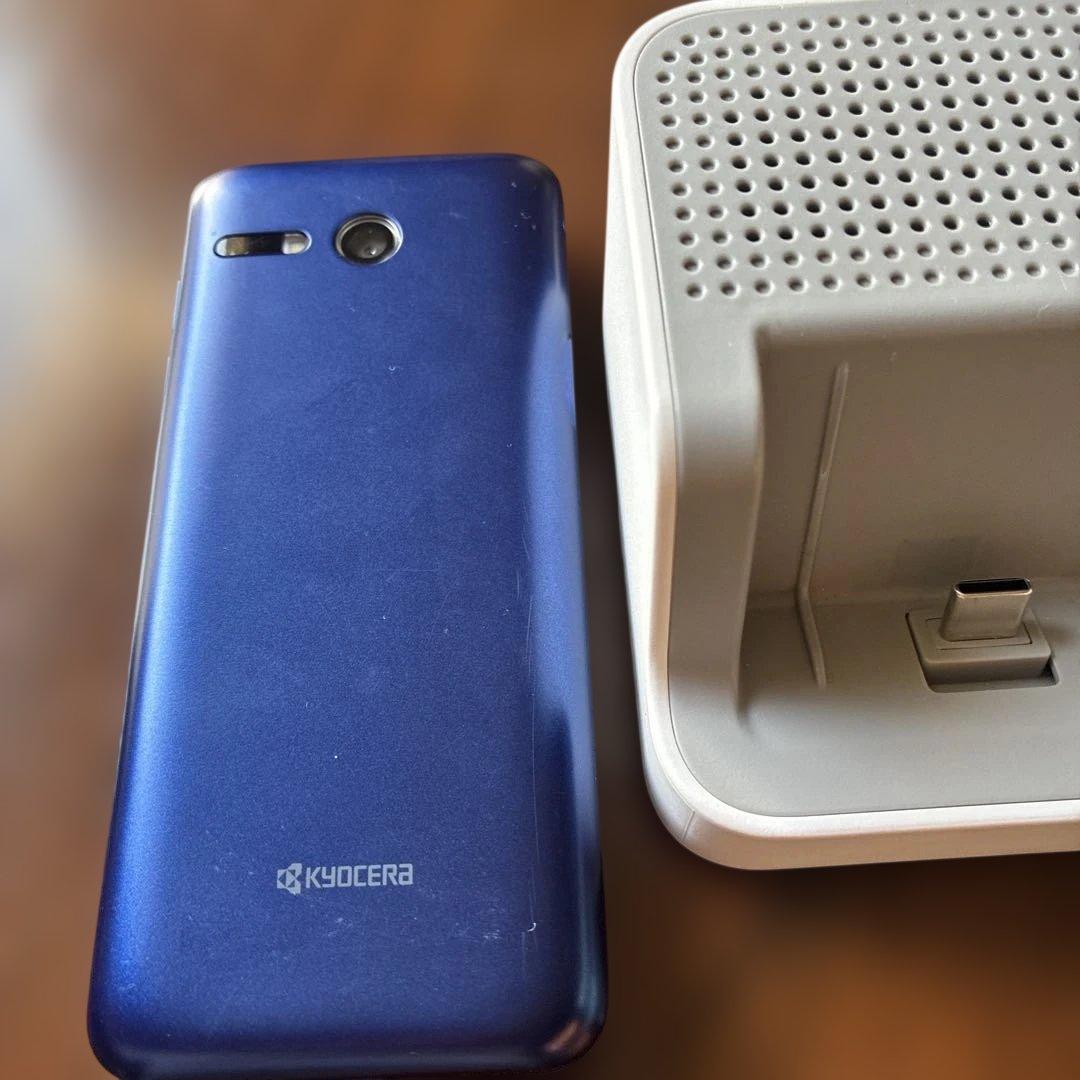 コ*ド様 Kyocera KYF41 青色 充電ドック付き - メルカリ
