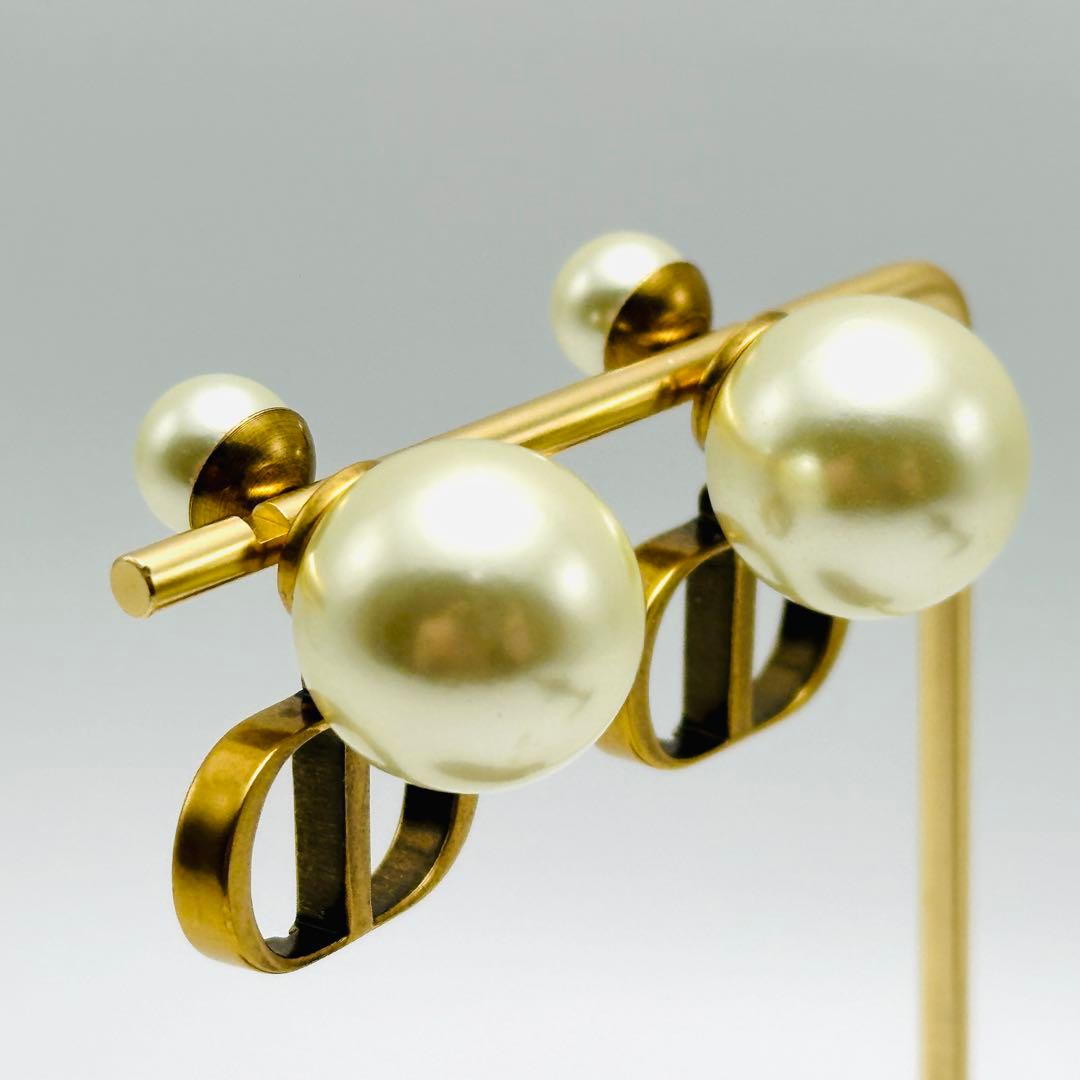 DIOR Tribales ピアス メタル＆レジンパール ロゴ チャーム - メルカリ