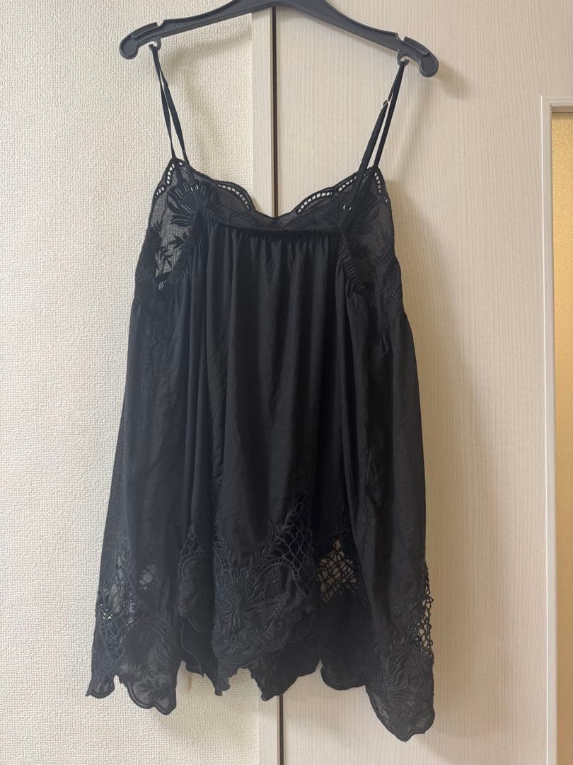 スローブイエナ】カット刺繍キャミブラウス ブラック - メルカリ