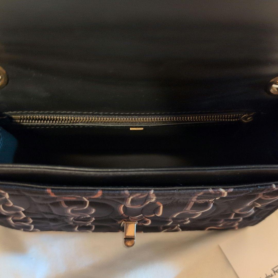 Whiteboo様 黒 ショルダー フェラガモ 斜めがけ可 ガンチーニ チェーン