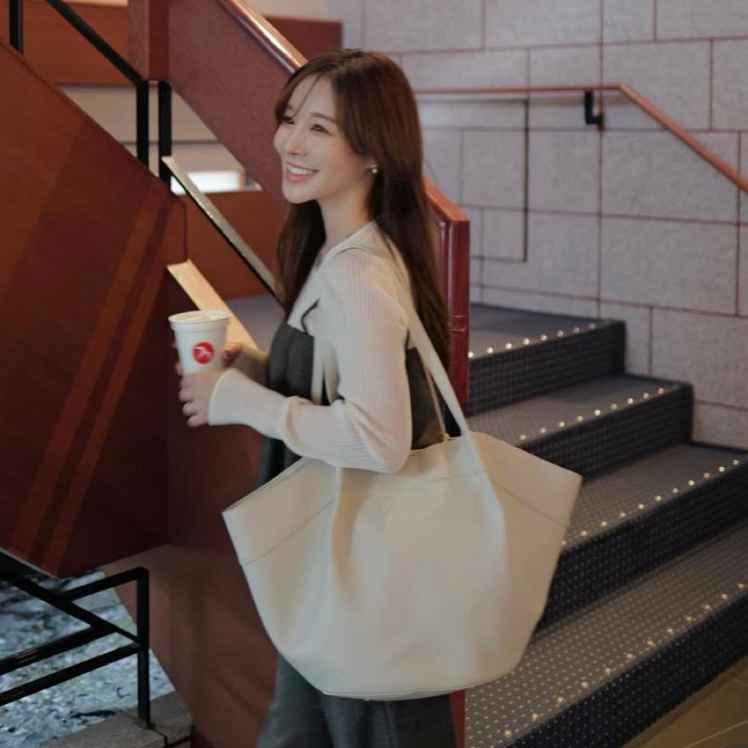 エメイン aimeine ベッセルシェイプビッグトートバッグ アイボリー