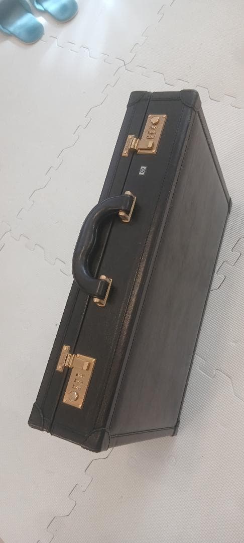 BALLY バリー アタッシュケース HPロゴ入り 黒 鍵付き バリー☆ HAIES.O Ballyストライプロゴ ビジネスバッグ (BALLY