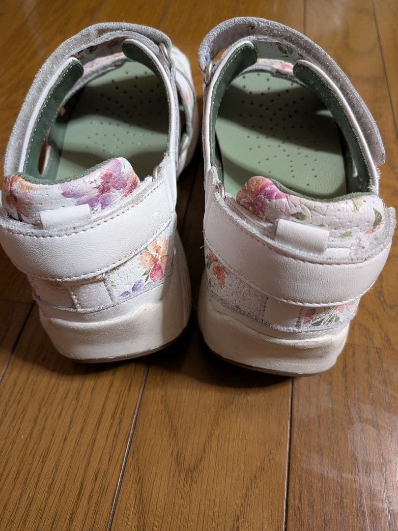ストレッチウォーカー 花柄サンダル 36 23cm コンフォート - メルカリ