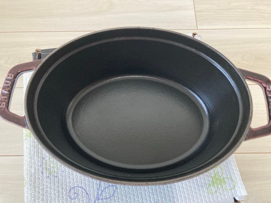 STAUB LA COCOTTE オーバル両手鍋 グラナディン23cm - メルカリ