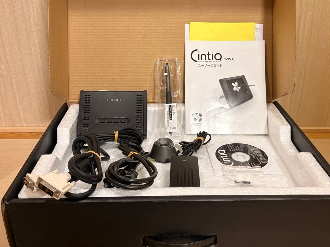 Wacom Cintiq 12WX 【動作快調・即購入OK】 - メルカリ