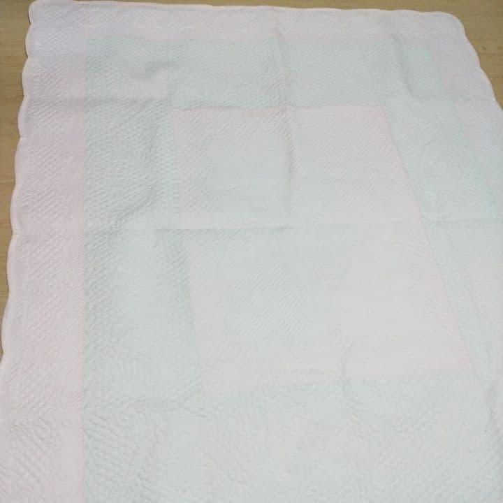 淡いピンクの布も使ったホワイトキルト Amazon | キルティング 1m単位切り売り Q-123 水玉柄 キルト ピンク