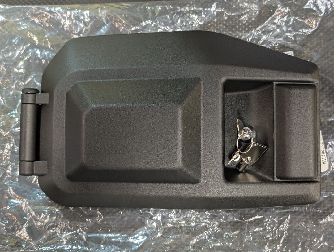 m*a様 ランクル70再再販(GDJ76W) 尿素リッドカバー 鍵付き加工 - メルカリ