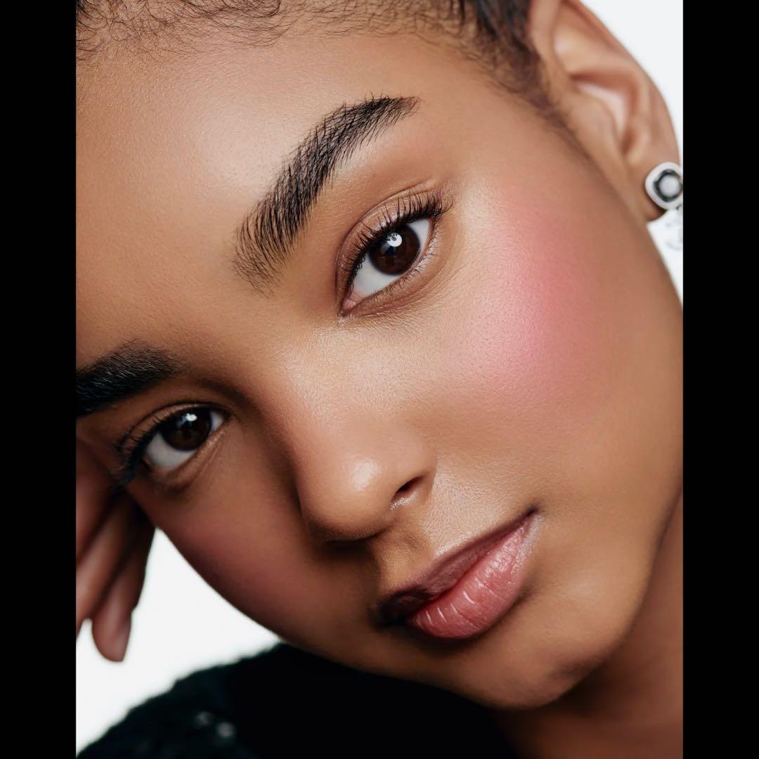 シャネル ルージュ ヌワール コンフィダンス アイ＆チークカラー