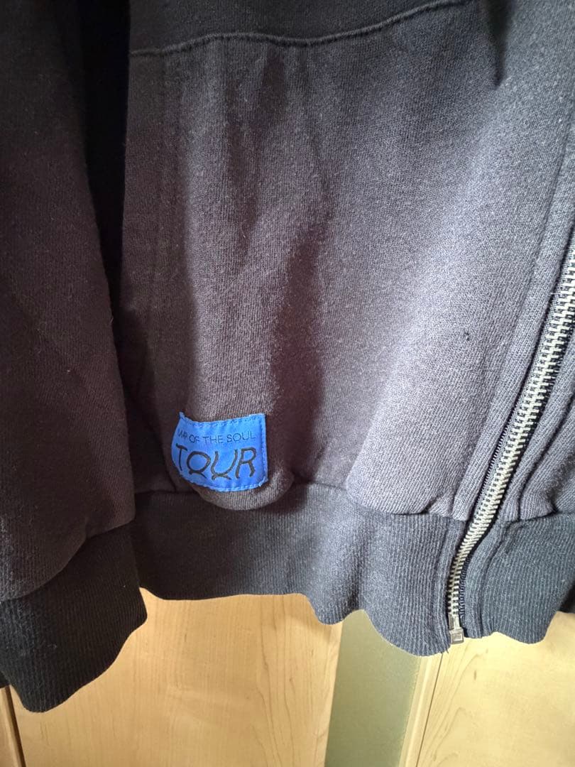 BTS LOVE YOURSELFとBTS MOS TOURのパーカー2枚セット - メルカリ