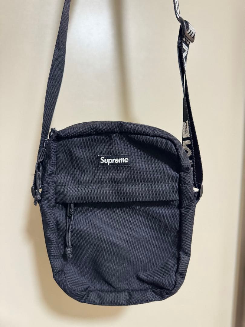 Supreme ショルダーバッグ 黒 コーデュラ Supreme（シュプリーム） ショルダーバッグ 斜めがけ ロゴ コーデュラ