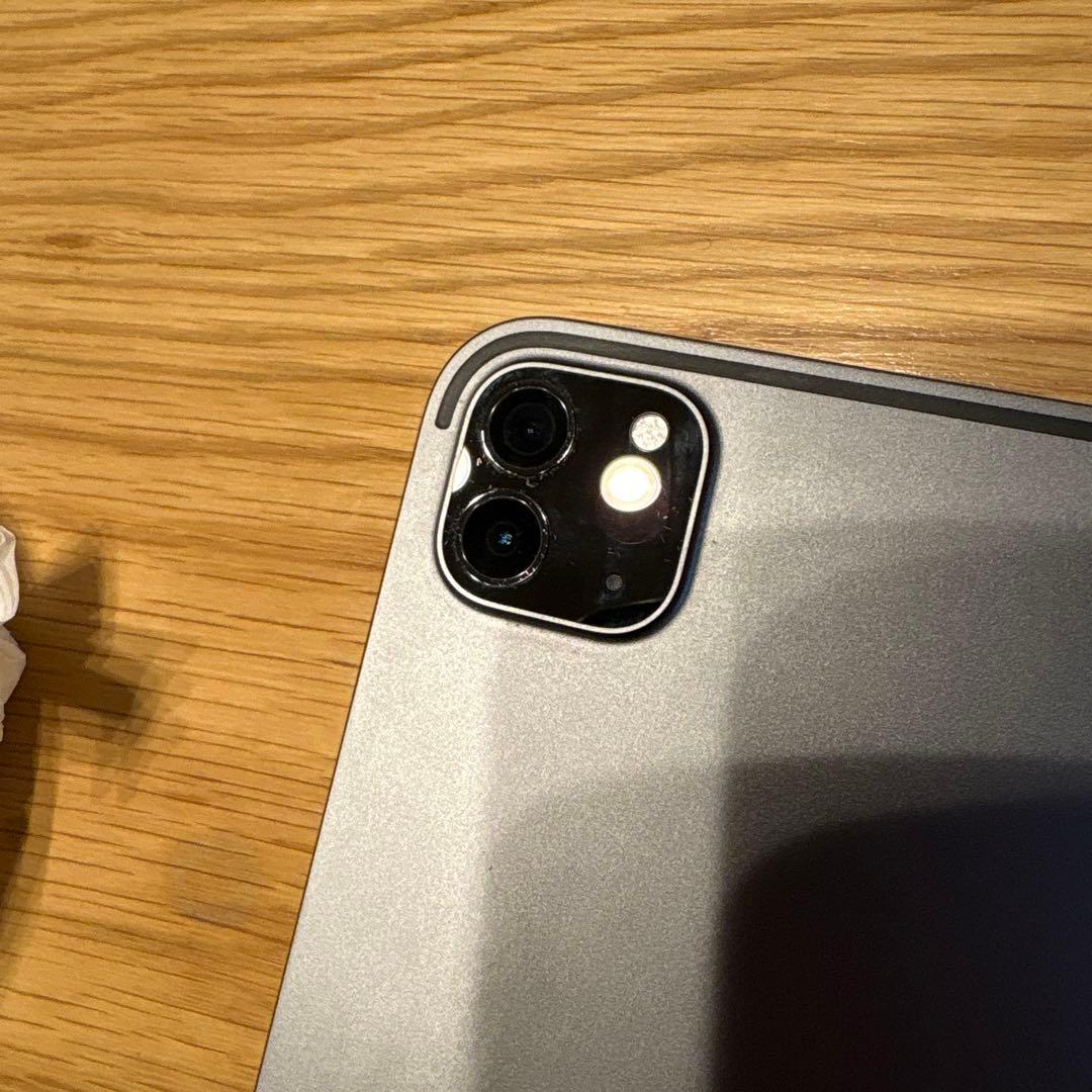 セール iPad Pro 12.9 第5世代 128GB M1 バッテリー84% - メルカリ