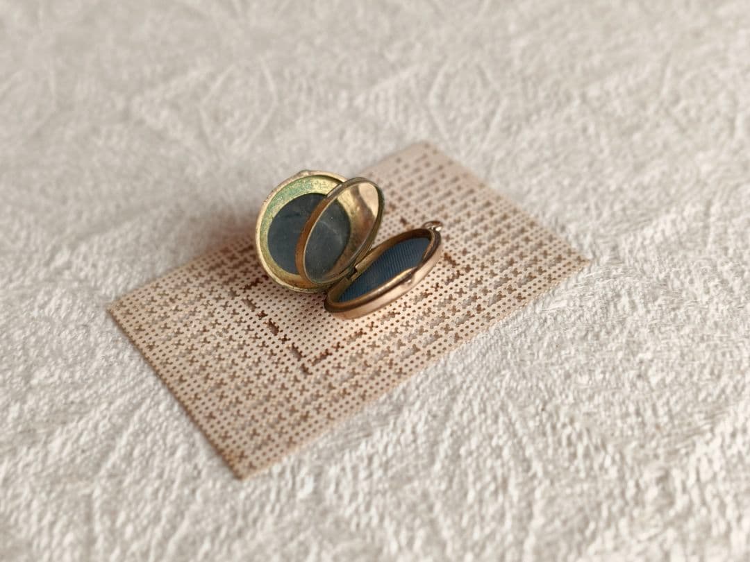 チョコメルさま】vintage ✙ * クロス ロケット ペンダントトップ