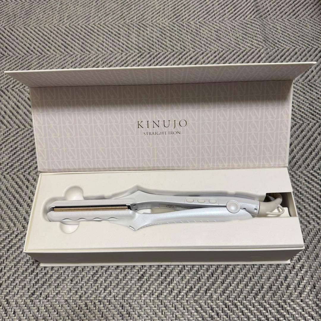 【美品】KINUJO ストレートヘアアイロン ホワイト KINUJO W-worldwide model- ストレートヘアアイロン ホワイト (DS200