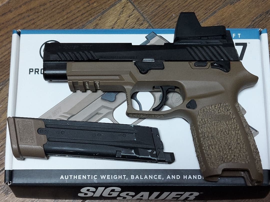 ライラクス M17 Co2ガスブローバック 予約受付中！】SIG SAUER ProForce M17 CO2 GBB CO2ガスガン本体