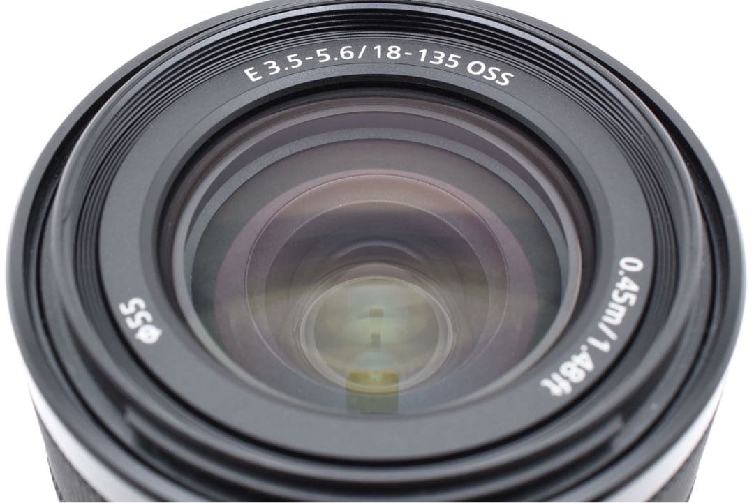 Sony E 18-135mm F3.5-5.6 OSS レンズ