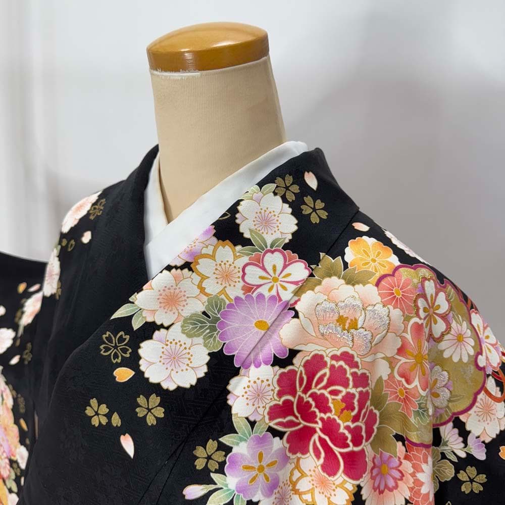 振袖 正絹 黒 古典花柄 裄68.3㎝ 成人式 中古 c-79 - メルカリ