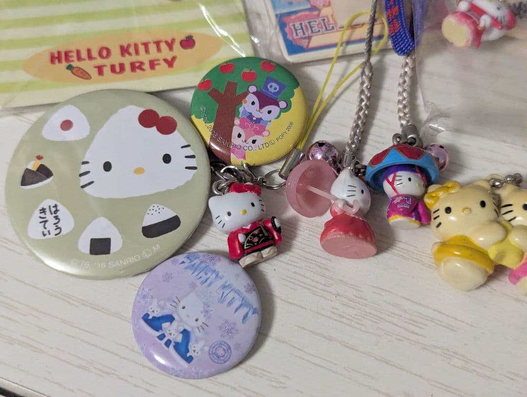 ハローキティ ご当地根付ストラップ まとめ売り - メルカリ