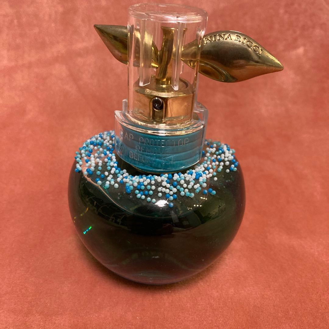 週末SALE⭐️Nina Ricci⭐️香水 水色リンゴ型ボトル - メルカリ