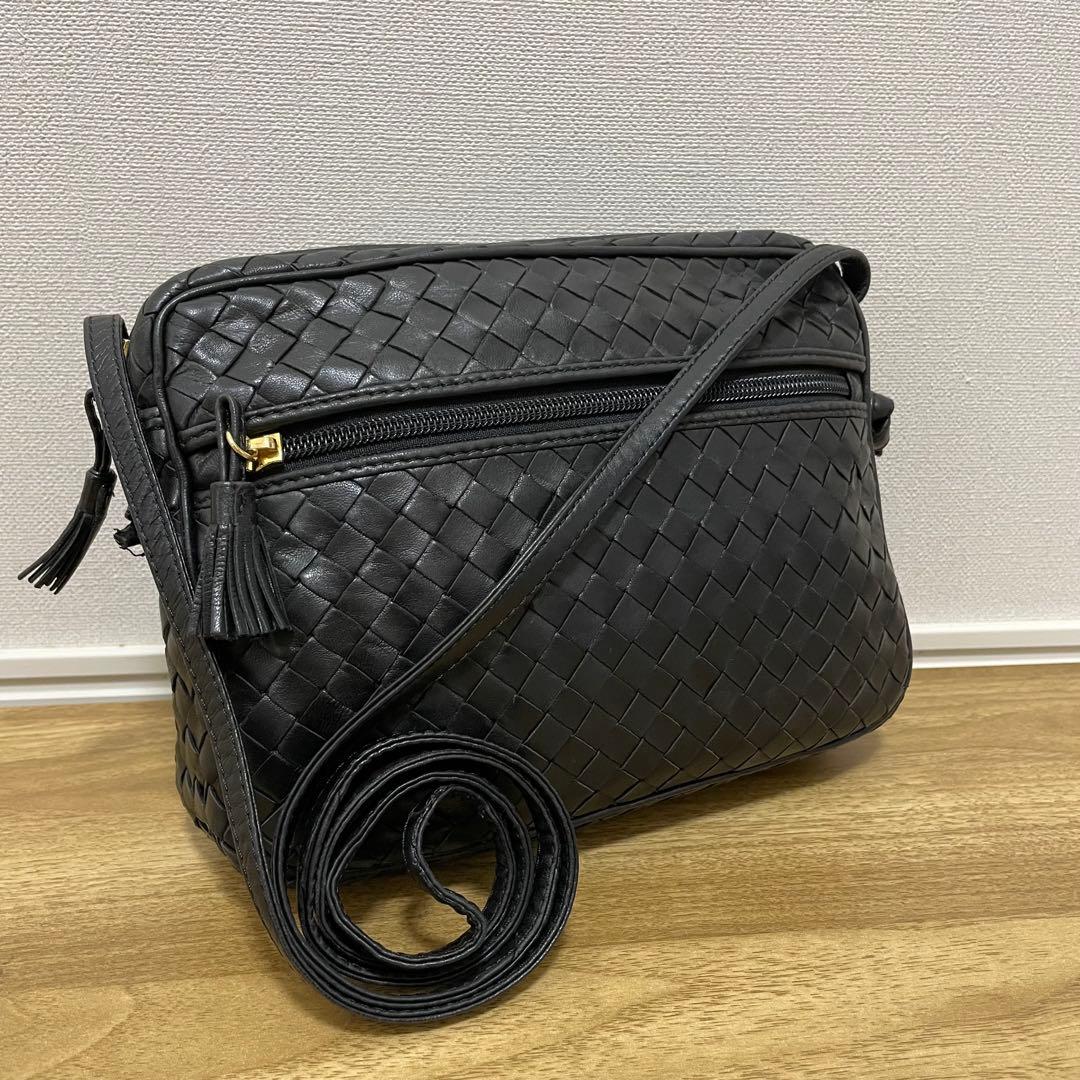 《美品》ボッテガヴェネタ レザー ショルダーバッグ ブラック 黒