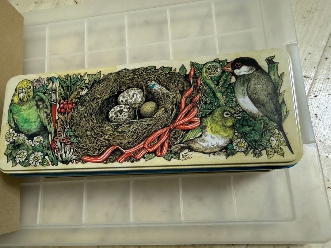 2016年 ヒグチユウコ×ホルベインコラボ 角缶 完品 - メルカリ