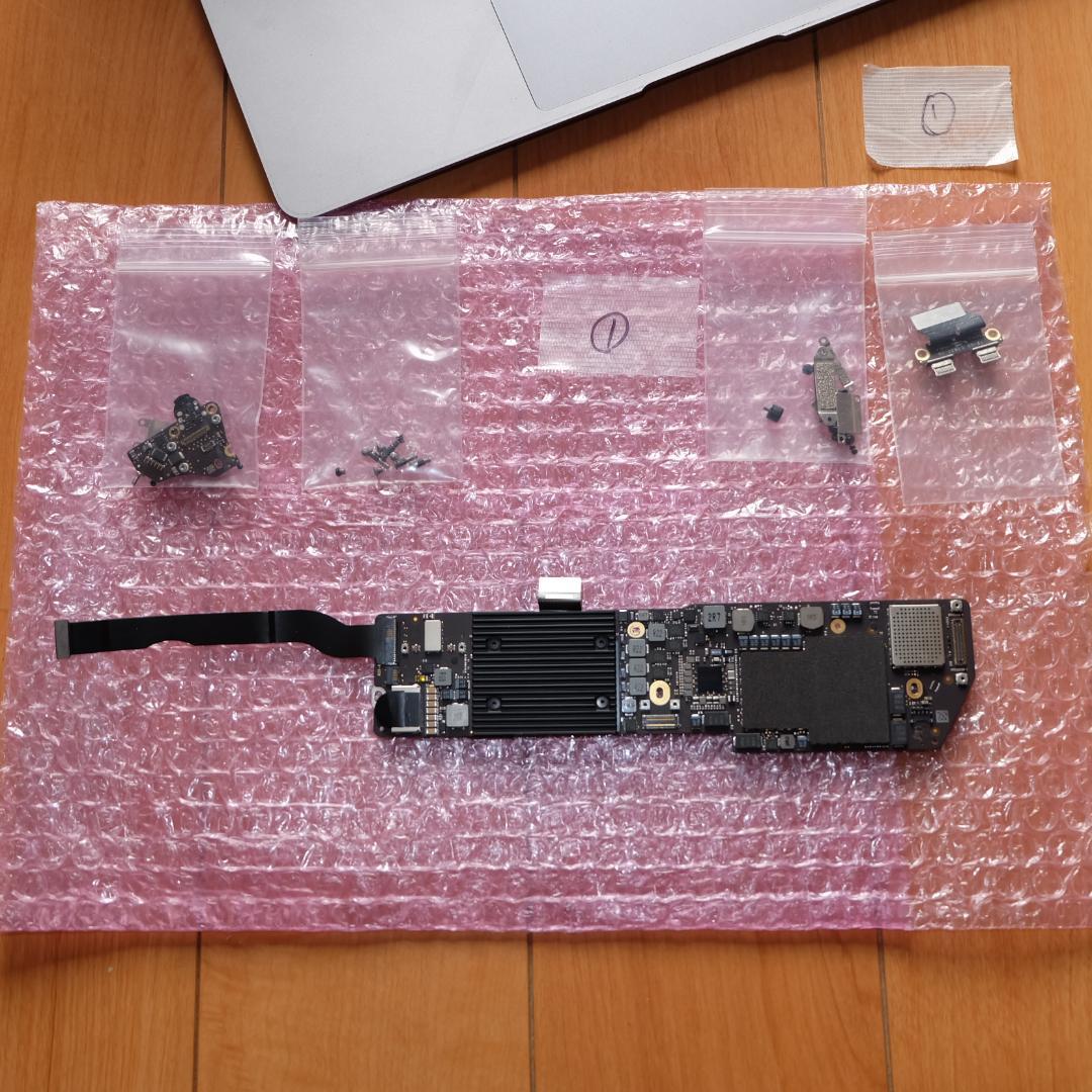 ジャンク Apple MacBook Air A1932 2018年 液晶OK - メルカリ