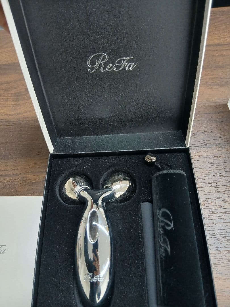 ReFa 美顔ローラー シルバー 収納ケース付き ReFa フェイスローラー(カッサ) シルバー 収納ケース付き - メルカリ