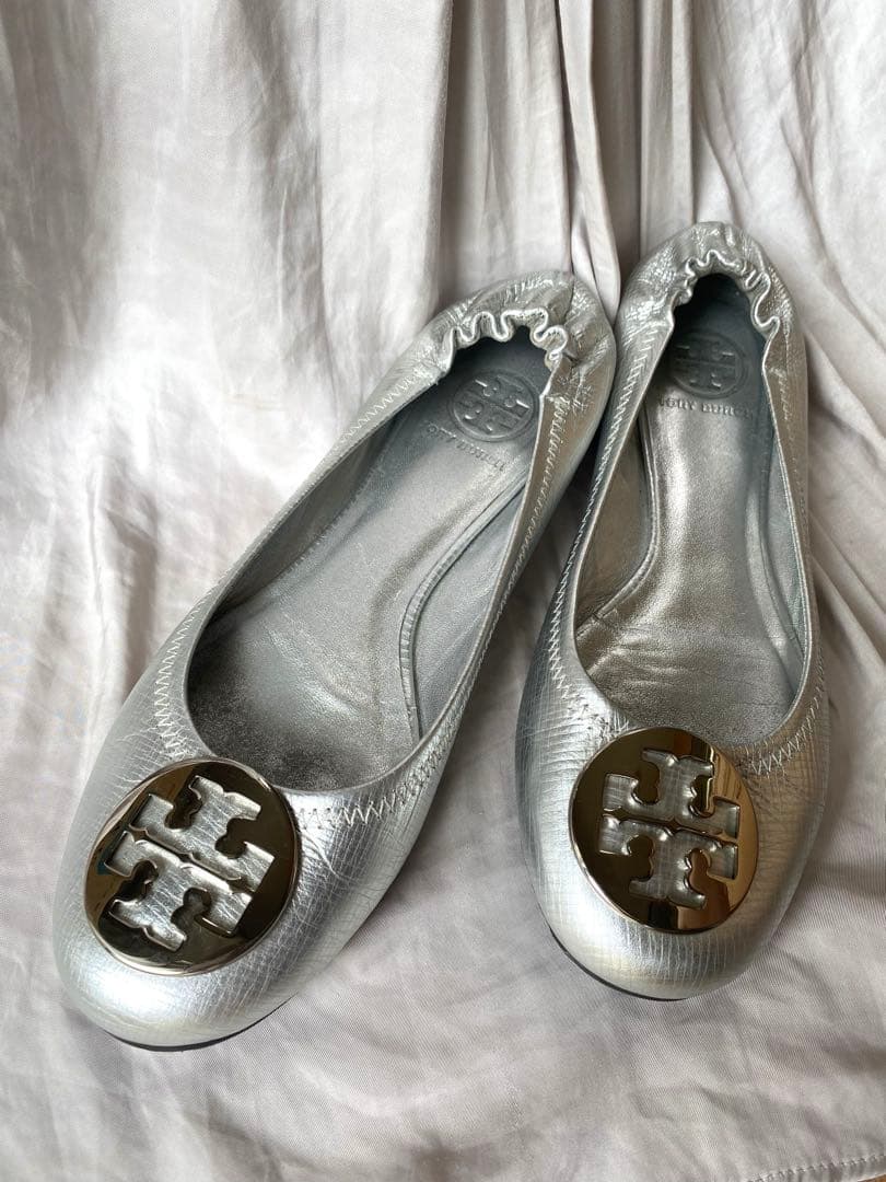 トリーバーチ フラットシューズ　シルバー Tory Burch フラットシューズシルバー美品 快適
