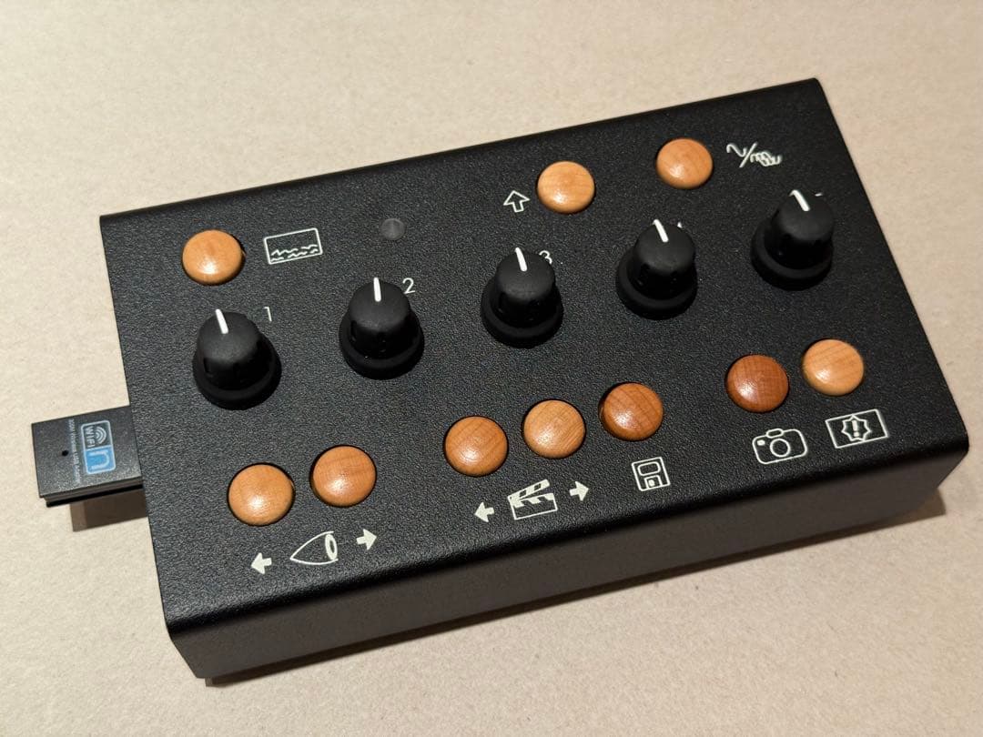 【美品】ビデオ・シンセサイザー EYESY（V3.0 ブラック） Critter & Guitari の ビデオシンセサイザー 